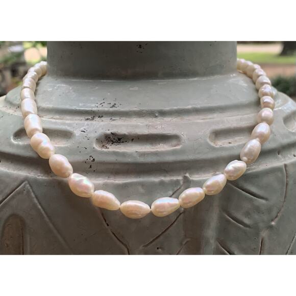 Strand of Freshwater Ringed Pearls with Gold Tone Findings 17 Inches - Picture 2 of 7